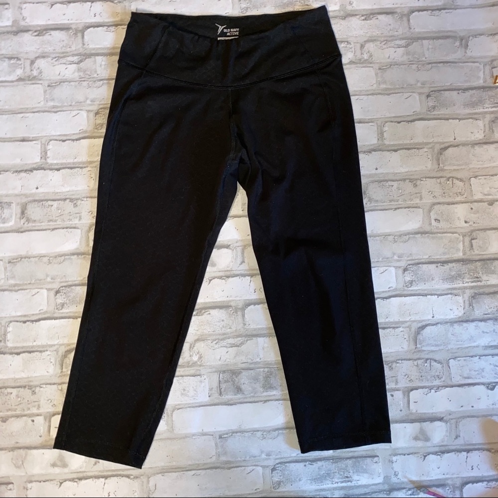 Old Navy dry fit snake skin size M